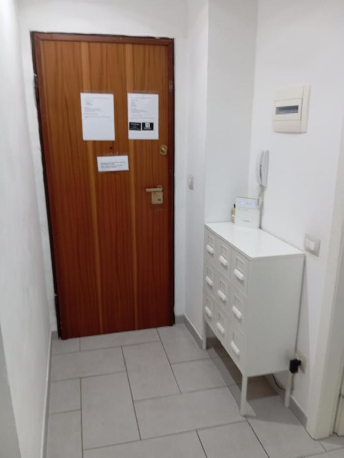 Apartament Famagosta Milanoアパートメント エクステリア 写真