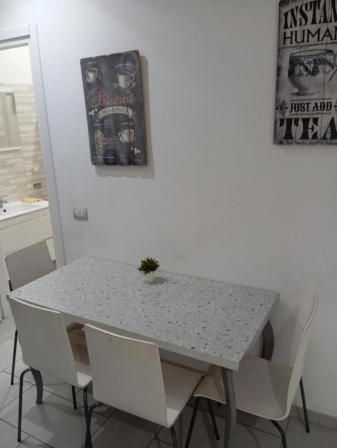 Apartament Famagosta Milanoアパートメント エクステリア 写真